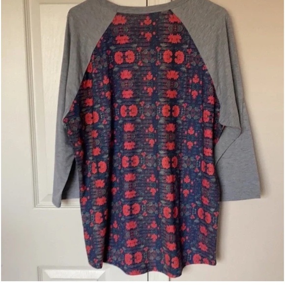 🦄 4/$20 LulaRoe Top Women Size 2XL Grey With Floral Print NWOT - Picture 6 of 6